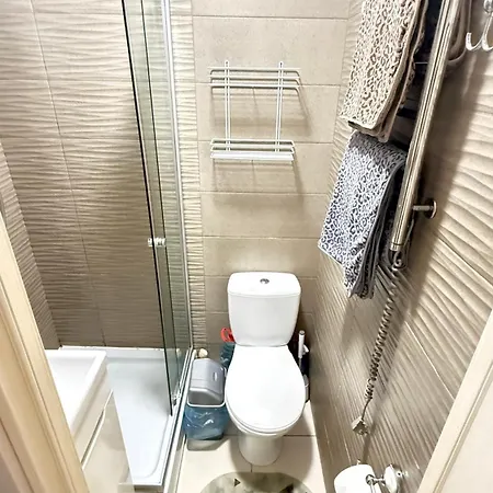 Square Apartment *