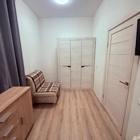 Square Apartment *